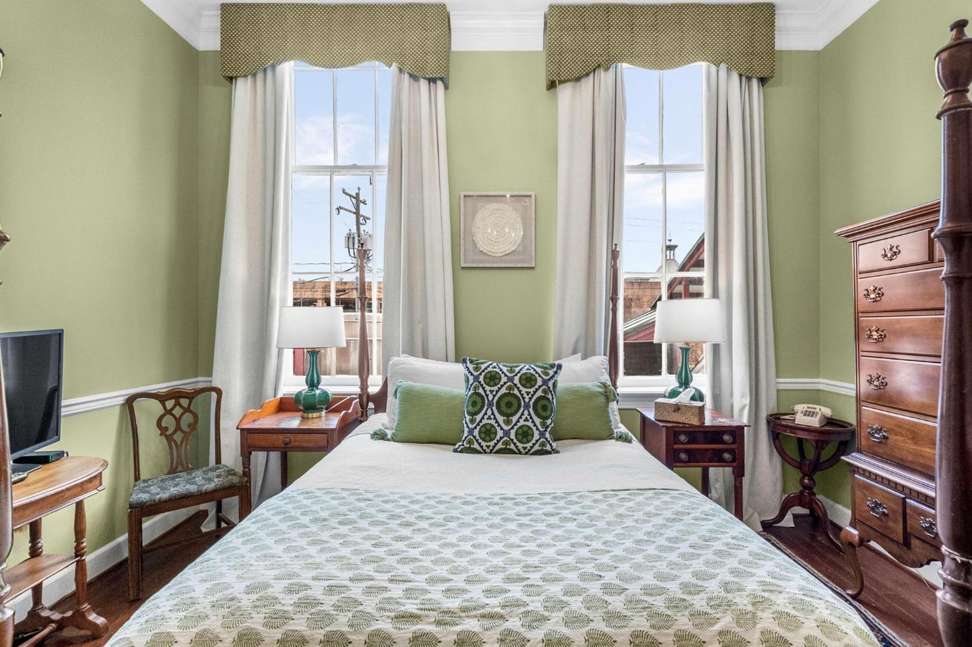 Leesburg Colonial Inn Экстерьер фото