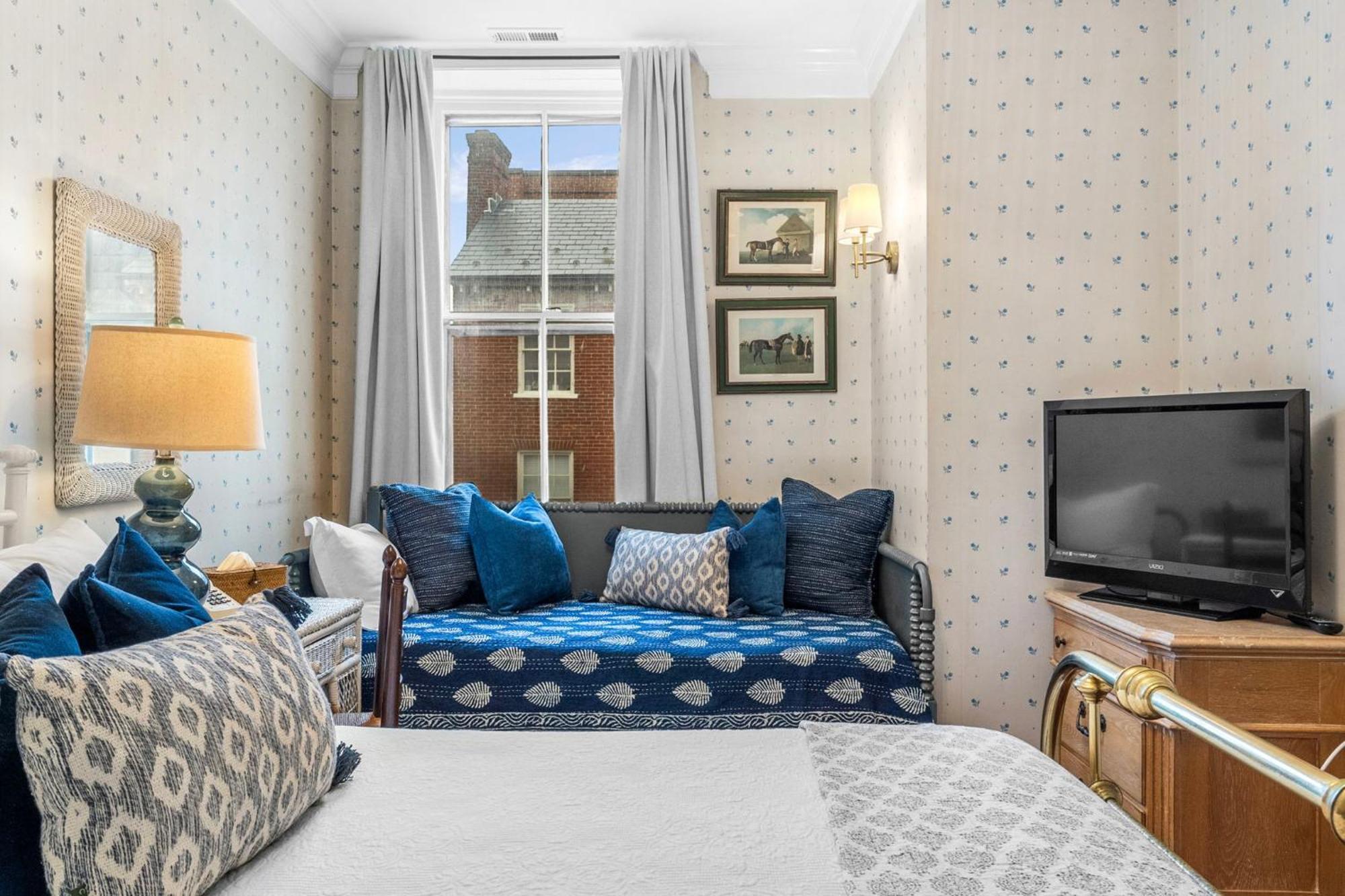 Leesburg Colonial Inn Экстерьер фото